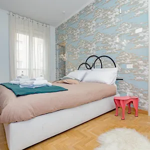  Apartment Elegance & Comfort Station 500mt -15minuti Duomo Italy